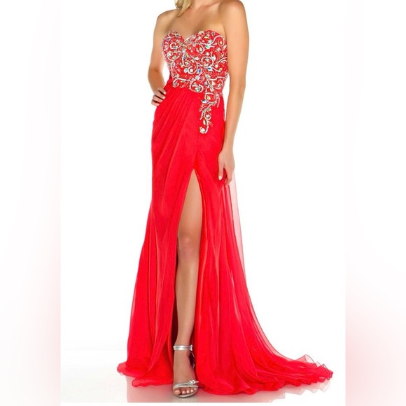 Mac Duggal Dresses & Skirts - GUC - Flash by Mac Duggal Beaded Formal Gown in Sz 4